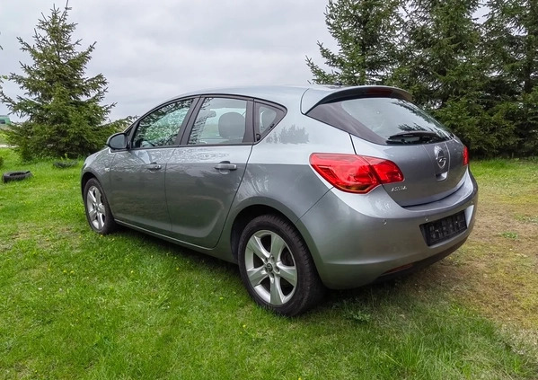 Opel Astra cena 27900 przebieg: 142000, rok produkcji 2011 z Białystok małe 154